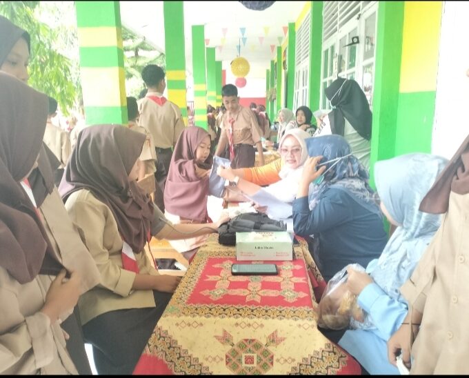 Pemeriksaan Kesehatan Gratis di MTsN 5 Solok Selatan