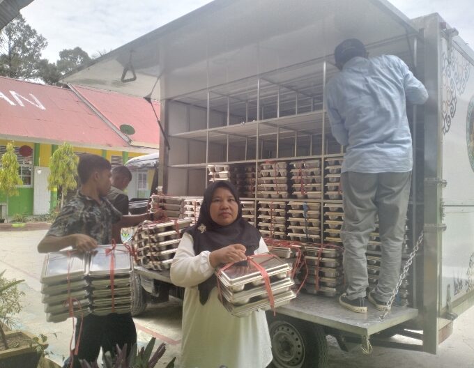 Pendistribusian MBG di MTsN 5 Solok Selatan