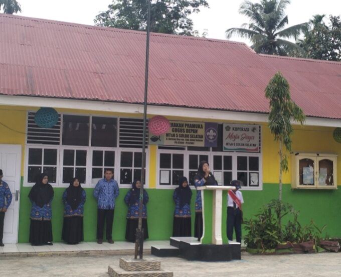 MTsN 5 Solok Selatan gelar upacara bendera dalam rangka Hari Pahlawan